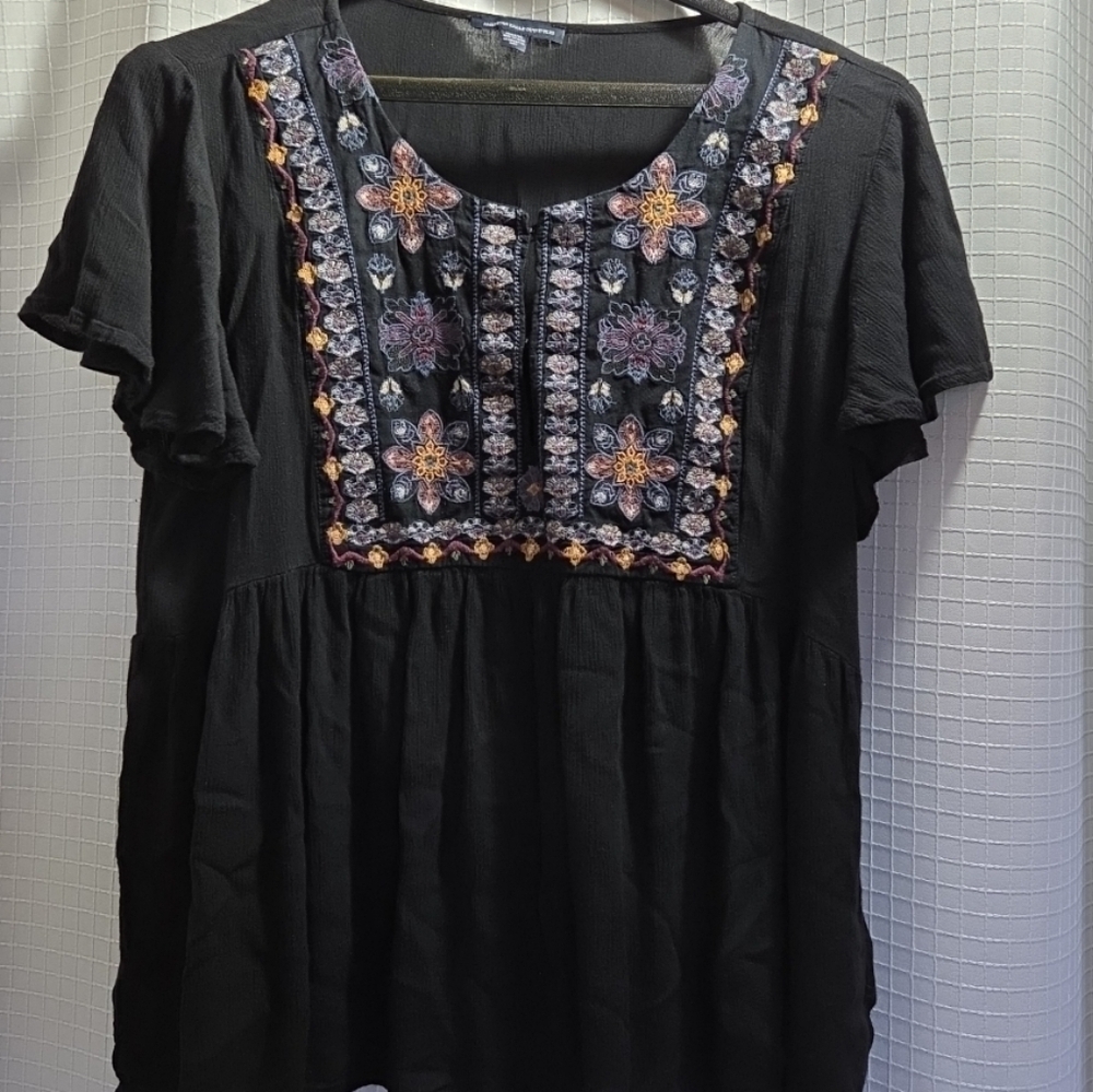 American Eagle Black Embroidered Short Sleeve Top with Relaxed Fit Medium Boho